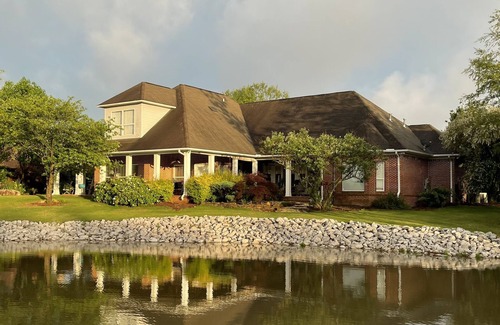 Saltillo House | Lake Retreat