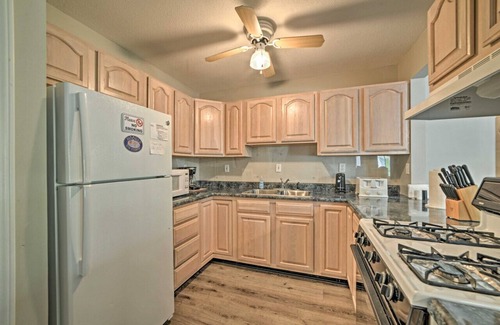 Gilbertsville House | Lake Retreat w/Deck near Marina