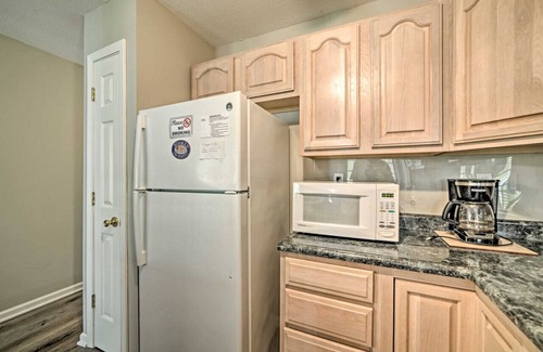 Gilbertsville House | Lake Retreat w/Deck near Marina