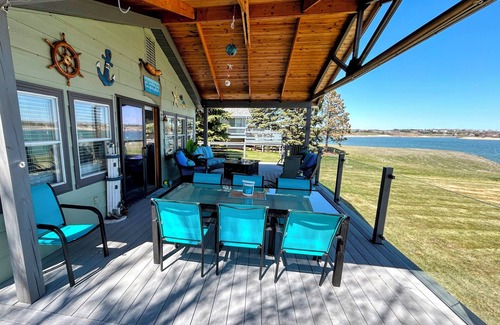 McLean County Cabin | Lake Sakakawea Lakefront ; Luxury Spacious 4-Bedroom Cabin