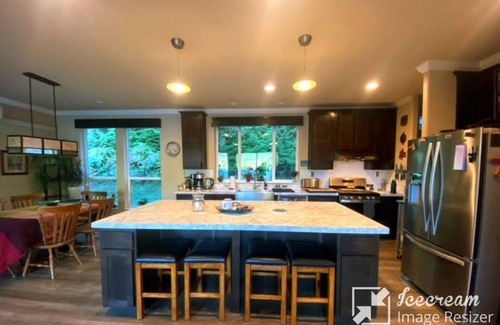 Bellingham House | Lake Samish Cozy Retreat with the comforts of home. Huge deck, amazing views!
