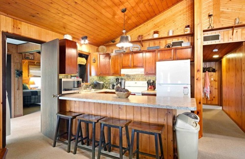 Nekoosa House | Lake Sherwood Waterfront Cabin