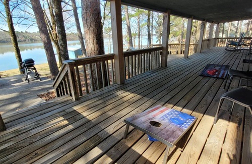 Perryville House | Lake Shore Retreat