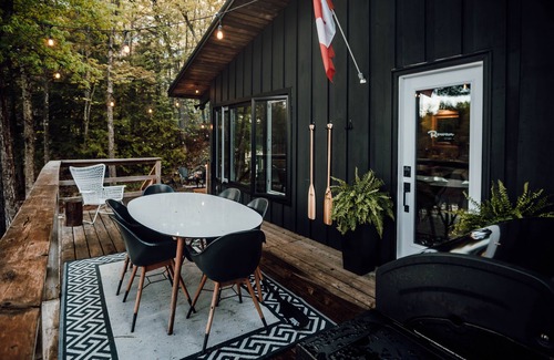 Havelock-Belmont-Methuen Cottage | Lake-side newly-renovated stylish cottage - pet friendly!