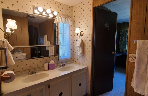 Seeley Lake House | Lake side Trailer home with WiFi in Seeley Lake & Shared Dock Access!