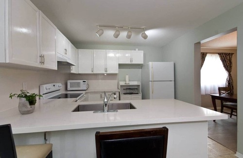 Alcona House | Lake Simcoe 4-Bedroom Home 5 Minutes to Beach Park