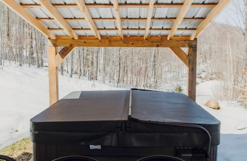 Chertsey Ski Chalet | Lake, Spa and Pool table - Le Gaia