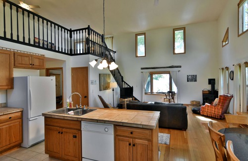 Herbster House | Lake Superior Beach Haven with Large LakeHouse