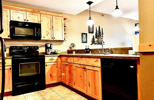 Two Harbors Condo | Lake Superior Condo~Whirlpool, Fireplaces, Balcony+Resort Amenties