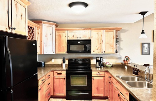 Two Harbors Condo | Lake Superior Condo~Whirlpool, Fireplaces, Balcony+Resort Amenties