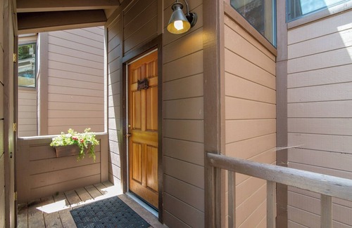 Truckee House | Lake Tahoe - Beautiful 2 bd/3ba at Northstar ski resort!