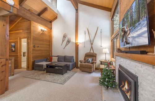 Truckee House | Lake Tahoe - Beautiful 2 bd/3ba at Northstar ski resort!