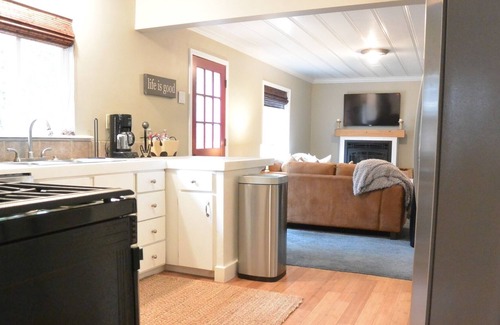 Sierra Tract Cottage | ~Lake Tahoe Cottage by-Heavenly-ski-Resort~ *There’s Snow*