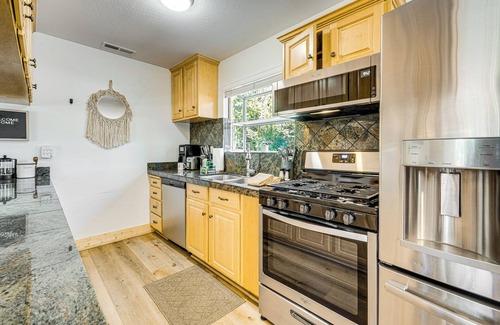 Tahoe Vista House | Lake Tahoe Home: Walk to Beach & Kayak Rentals!