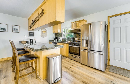 Tahoe Vista House | Lake Tahoe Home: Walk to Beach & Kayak Rentals!