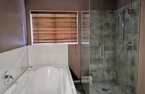Waipahihi House | Lake Taupo Holiday Home