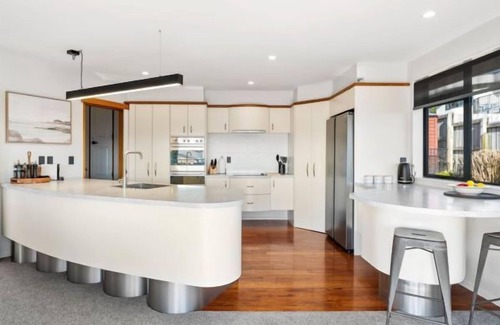 Waipahihi House | Lake Taupo Outlook