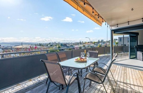Waipahihi House | Lake Taupo Outlook