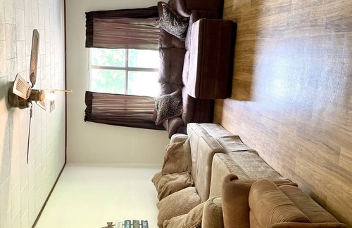 Kingston House | Lake Texoma home, Cardinal Cove Area, beach & boat ramps nearby.