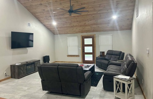Kingston House | Lake Texoma home in golf cart community. Rental comes with golf cart.