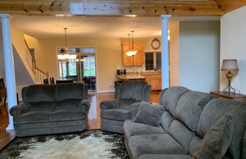 Alpine Lake House | Lake Top Getaway