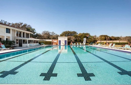 Bearss Plaza House | Lake Townhome w/Pool near USF, Busch Gardens, Moffitt and Tampa