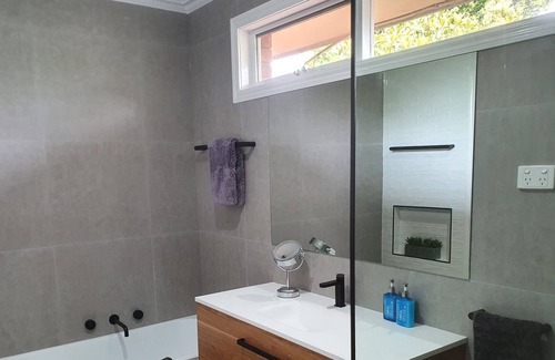 Lake Wendouree House | LAKE TOWNHOUSE - On Lake Wendouree, Walk to beautiful Botanical Gardens