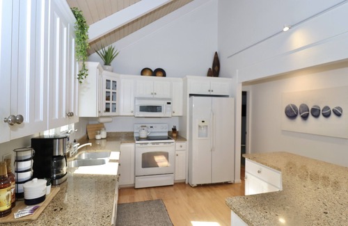 Lake Toxaway House | Lake Toxaway Golf Course/Walk to Marina! 4 Bedrooms, 4 Bathrooms $350/night