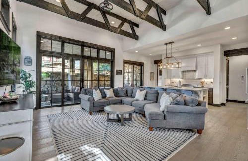 Spicewood House | Lake Travis Cottage - Hot Tub - Pickleball - BBQ