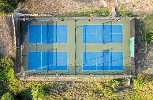 Spicewood House | Lake Travis Cottage - Hot Tub - Pickleball - BBQ