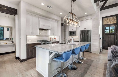Spicewood House | Lake Travis Cottage | Hot Tub | Pickleball | BBQ