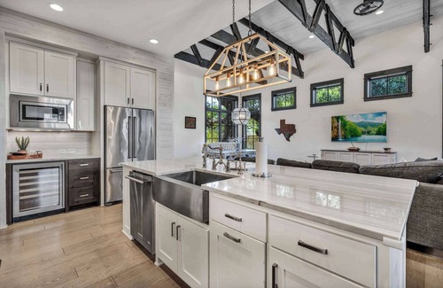 Spicewood House | Lake Travis Cottage | Hot Tub | Pickleball | BBQ