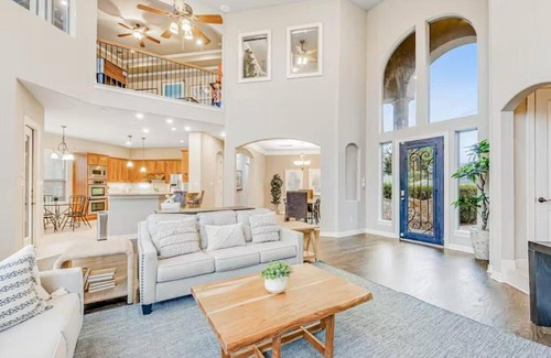 San Marcos House | Lake Travis Luxury Escape - Austin, TX