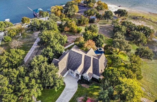 Leander House | Lake Travis Luxury Estate, Private Heated Pool, Multiple Spas, Weddings Welcome!