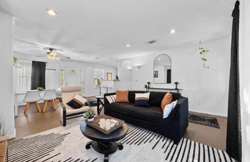 Apache Shores House | Lake Travis Retreat with Spacious Outdoor Areas