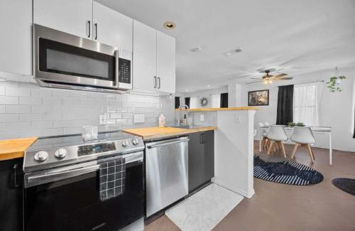 Apache Shores House | Lake Travis Retreat with Spacious Outdoor Areas