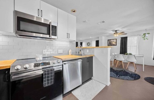 Apache Shores House | Lake Travis Retreat with Spacious Outdoor Areas