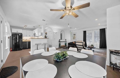 Apache Shores House | Lake Travis Retreat with Spacious Outdoor Areas