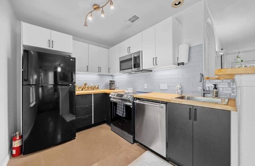 Apache Shores House | Lake Travis Retreat with Spacious Outdoor Areas