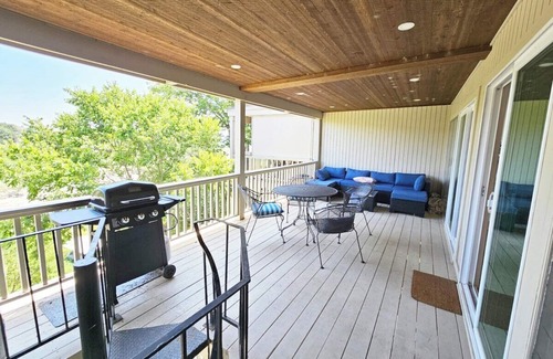 Point Venture House | Lake Travis townhome-Pool-Marina-Boat ramp-Golf