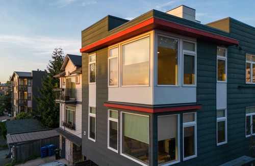 Eastlake House | Lake Union View Townhome at East Lake