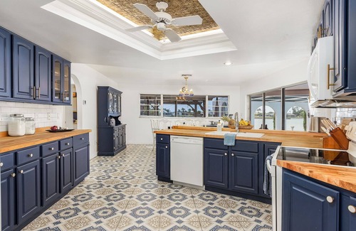 Fort Myers House | Lake Veiw, Great Location, Kayaks & Pool - Villa Royale - Roelens Vacations