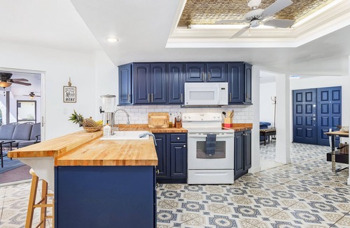 Fort Myers House | Lake Veiw, Great Location, Kayaks & Pool - Villa Royale - Roelens Vacations