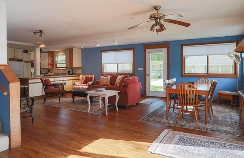 Fontana-on-Geneva Lake House | Lake View House/Heart of Fontana/Steps to the Lake & walking distance to it all!