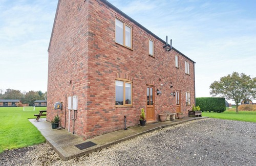 Maltby le Marsh Cottage | Lake View 1 - UK45577