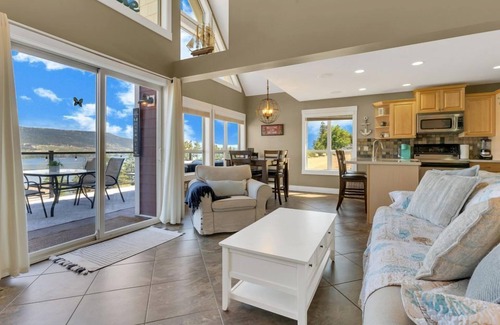 Central Okanagan House | Lake View 2 Bedroom Cottage with Hot Tub and Pet Friendly!