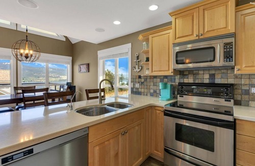 Central Okanagan House | Lake View 2 Bedroom Cottage with Hot Tub and Pet Friendly!
