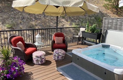 Central Okanagan House | Lake View 2 Bedroom Cottage with Hot Tub and Pet Friendly!