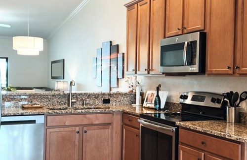 Naples Condo | Lake View 2+Den/2 Veranda, detached garage - Special December-April Pricing