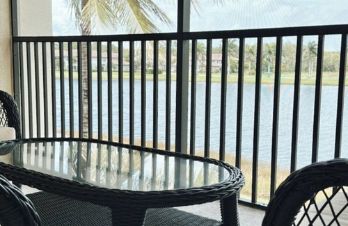 Naples Condo | Lake View 2+Den/2 Veranda, detached garage - Special December-April Pricing
